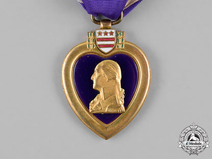 united_states._a_purple_heart_to_signalman_luiz,_usn,_kia_by_kamikaze,_uss_louisville_m18_7105