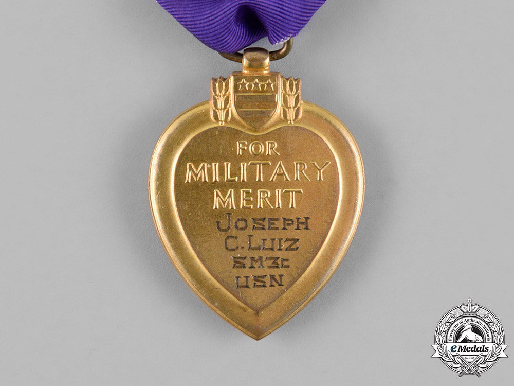 united_states._a_purple_heart_to_signalman_luiz,_usn,_kia_by_kamikaze,_uss_louisville_m18_7106