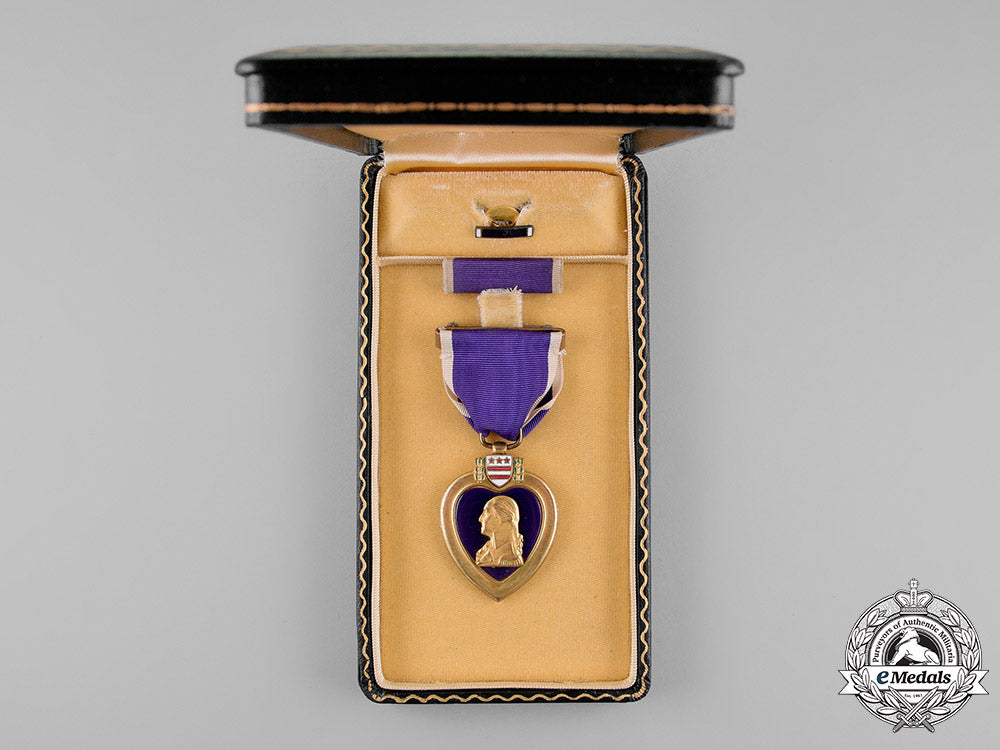 united_states._a_purple_heart_to_signalman_luiz,_usn,_kia_by_kamikaze,_uss_louisville_m18_7110