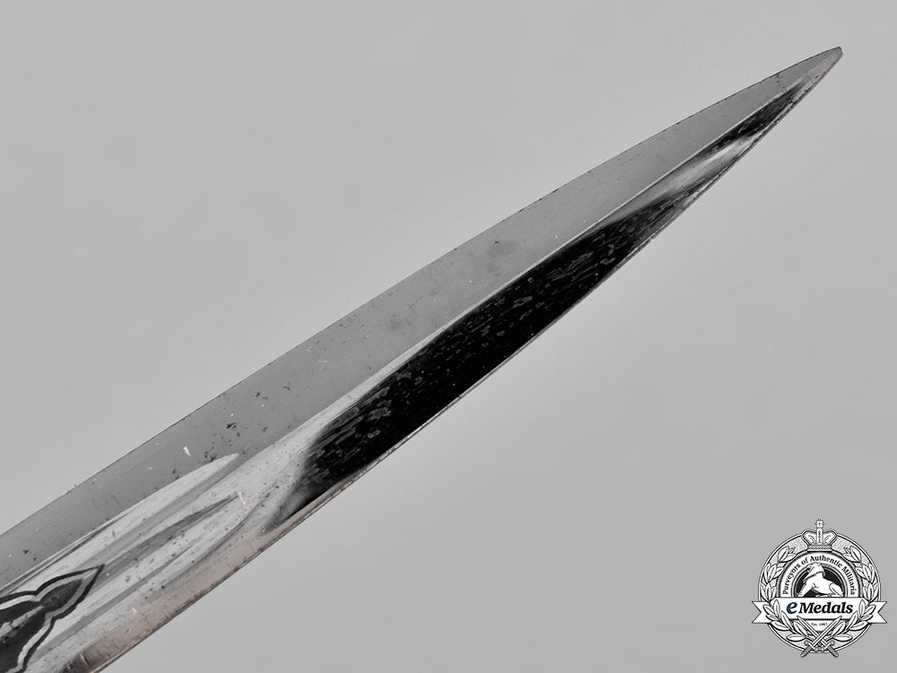 germany,_kriegsmarine._an_officer’s_dagger_by_eikhorn_of_solingen_m18_7367