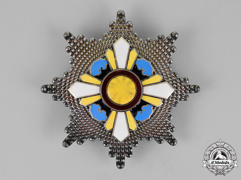 china,_japanese_occupied_manchukuo._an_order_of_the_auspicious_clouds,_first_class,_c.1940_m18_7908