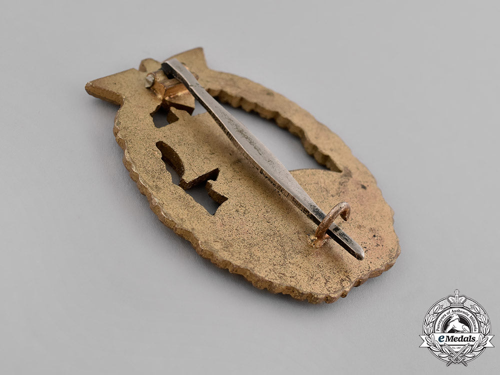 germany,_kriegsmarine._an_auxiliary_cruiser_badge_m18_7942