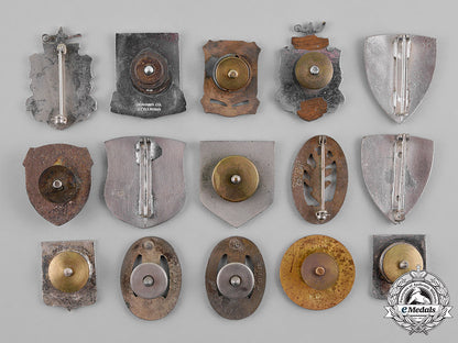 united_states._a_lot_of_thirty-_four_military_engineering_badges_m18_8392