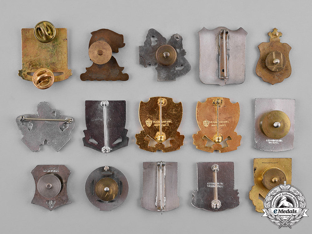 united_states._a_lot_of_thirty-_four_military_engineering_badges_m18_8394