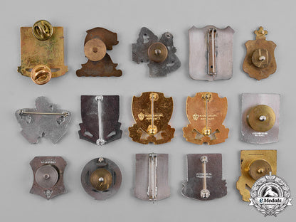 united_states._a_lot_of_thirty-_four_military_engineering_badges_m18_8394