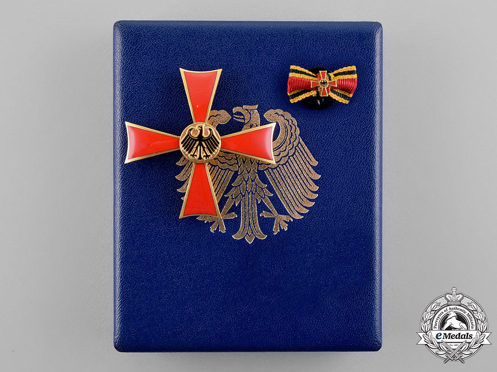 germany,_republic._a_merit_order_of_the_federal_republic,_officer_cross_with_boutonniere_m18_8418