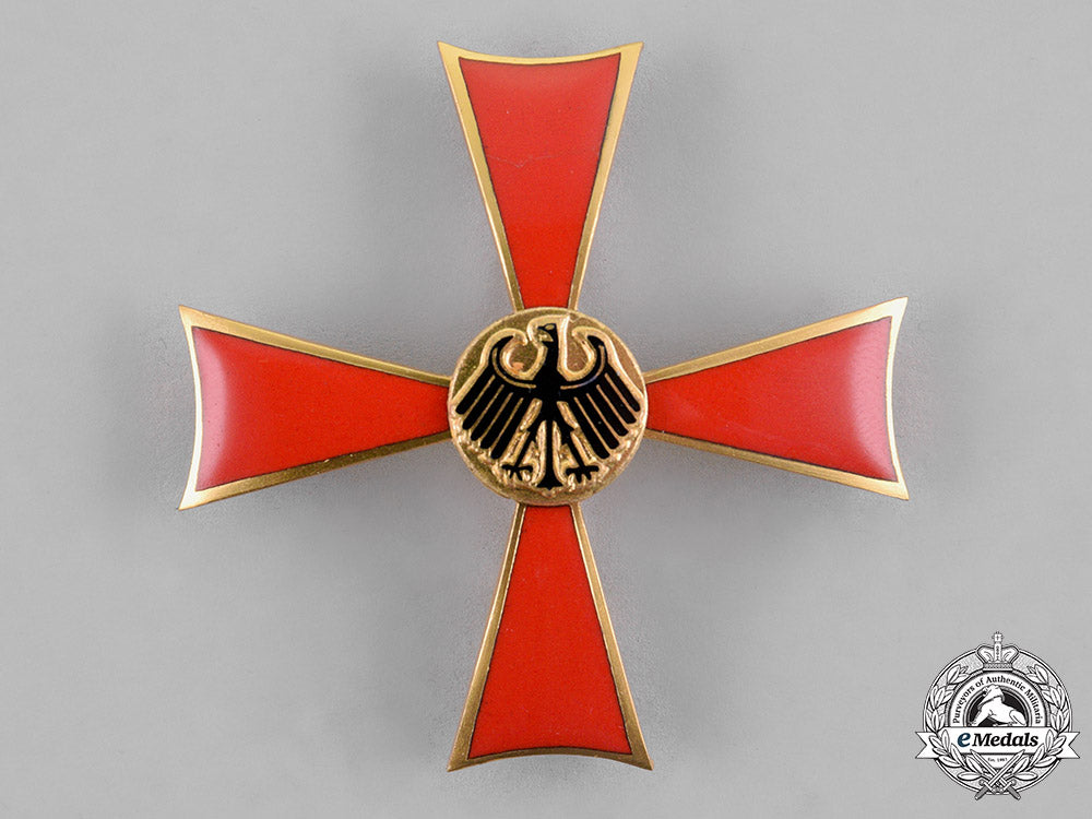 germany,_republic._a_merit_order_of_the_federal_republic,_officer_cross_with_boutonniere_m18_8419