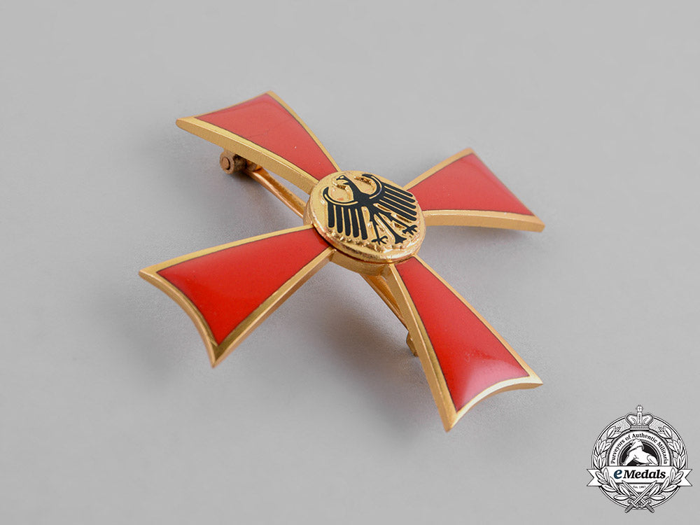 germany,_republic._a_merit_order_of_the_federal_republic,_officer_cross_with_boutonniere_m18_8421