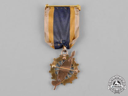 united_states._a_daughters_of_the_american_revolution_membership_badge_m18_8485