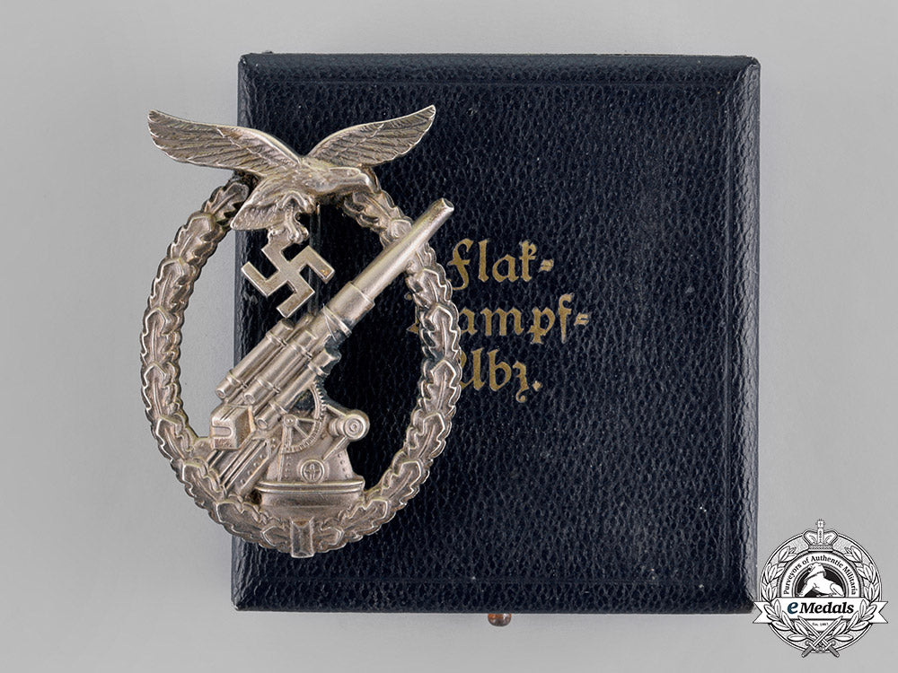 germany,_luftwaffe._an_early_flak_badge_by_brehmer,_in_case_of_issue_m18_8818