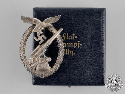 germany,_luftwaffe._an_early_flak_badge_by_brehmer,_in_case_of_issue_m18_8818