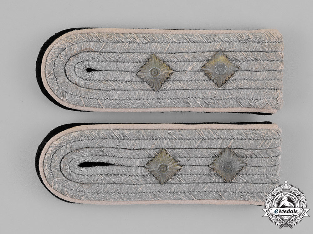 germany,_ss._a_set_of_infantry_senior_storm_leader(_hauptsturmführer)_shoulder_boards_m18_8842