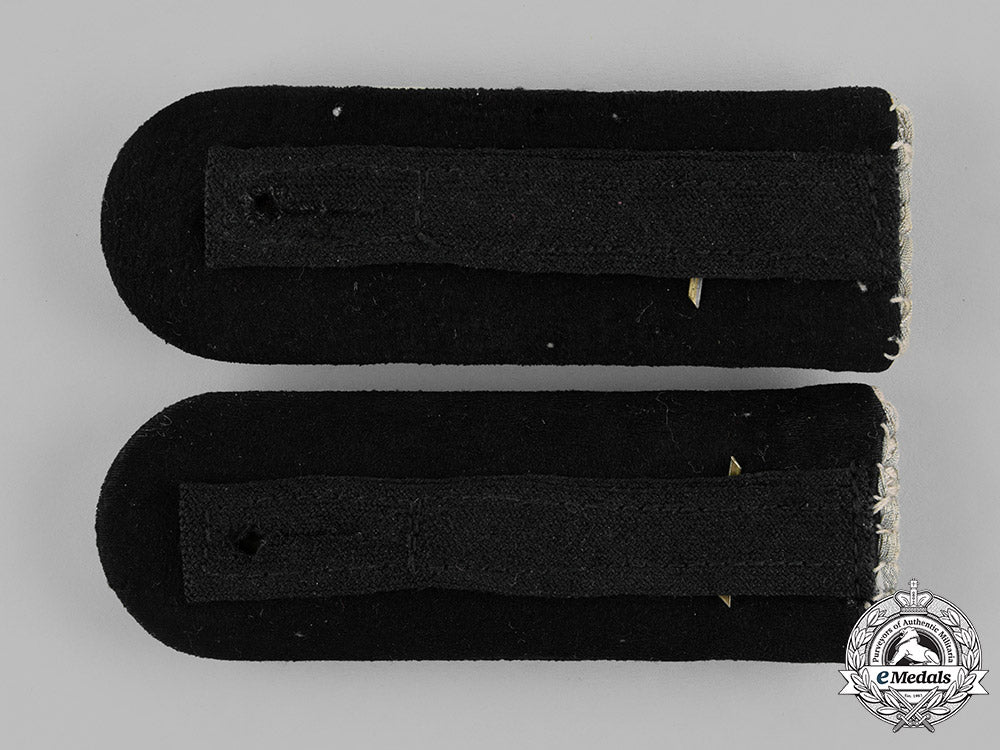 germany,_ss._a_set_of_infantry_senior_storm_leader(_hauptsturmführer)_shoulder_boards_m18_8843