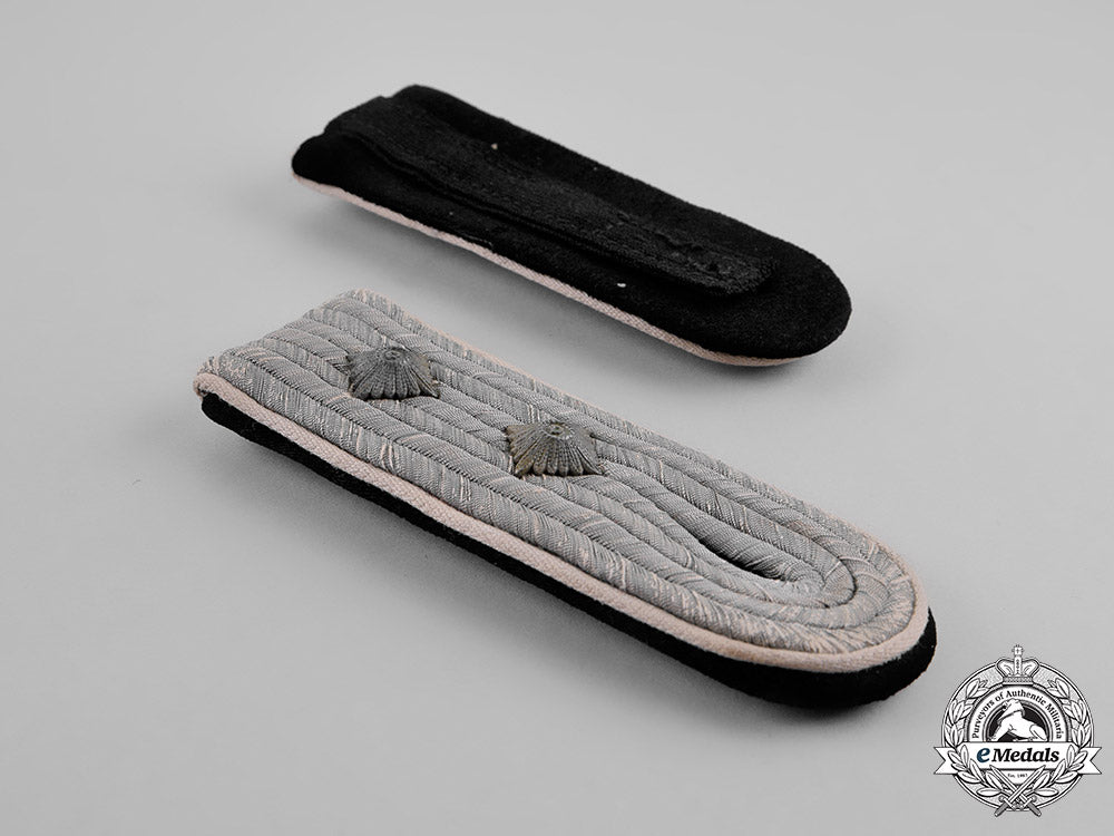 germany,_ss._a_set_of_infantry_senior_storm_leader(_hauptsturmführer)_shoulder_boards_m18_8845
