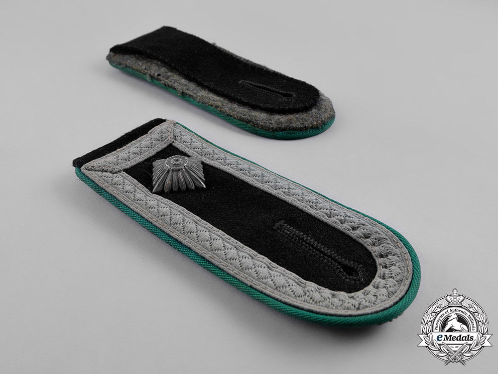 germany,_ss._a_set_of_mountain_troops_oberscharführer"_senior_squad_leader"_shoulder_straps_m18_8853