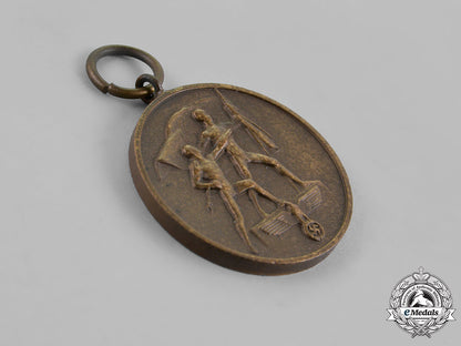 germany._a_grouping_of_four_medals,_awards,_and_decorations_m18_8865