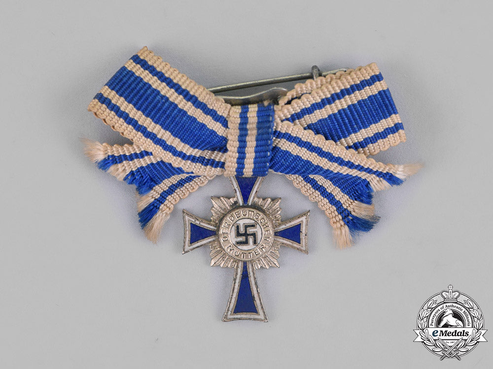 germany._a_grouping_of_four_medals,_awards,_and_decorations_m18_8866