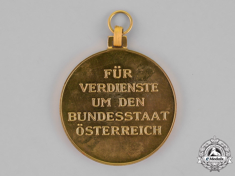 austria,_first_republic._a_large_gold_merit_medal,_c.1932_m18_9056