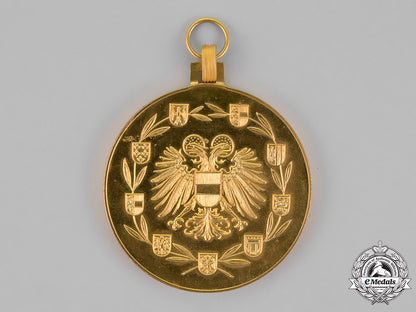 austria,_first_republic._a_large_gold_merit_medal,_c.1932_m18_9057