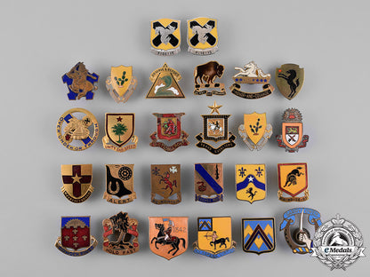 united_states._a_lot_of_twenty-_six_cavalry_and_artillery_regimental_insignia_badges_m18_9295