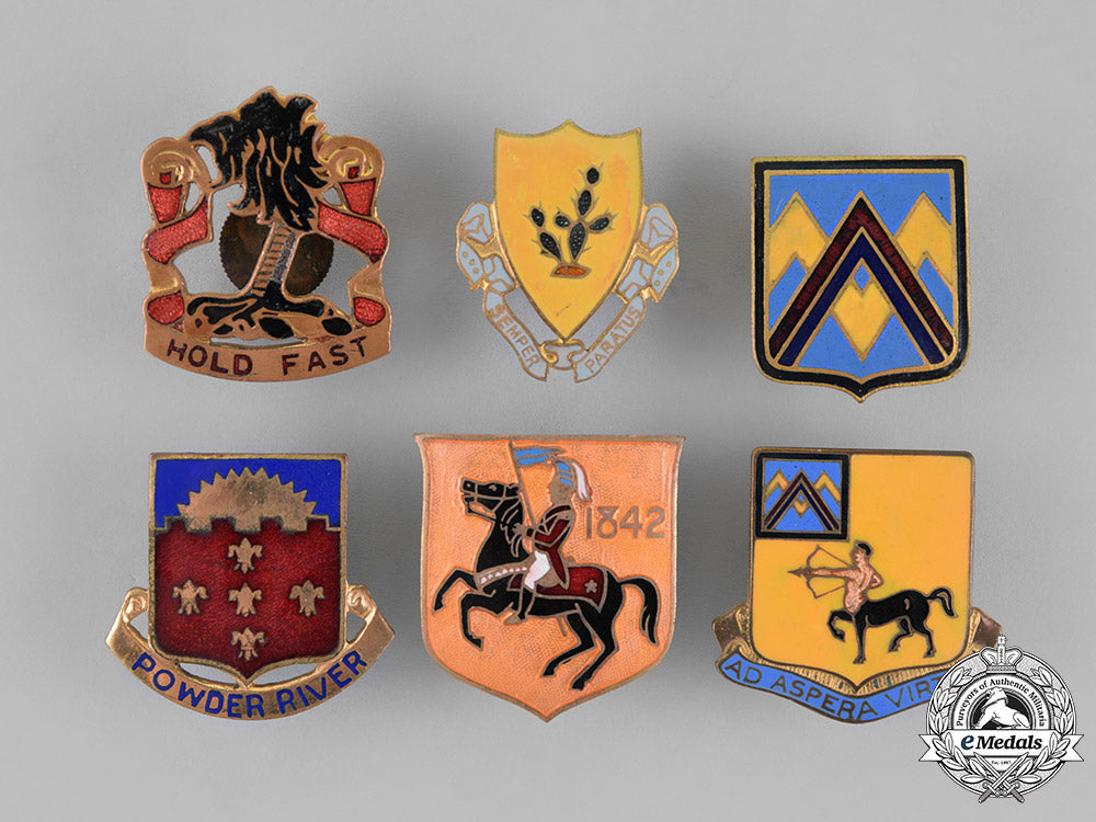 united_states._a_lot_of_twenty-_six_cavalry_and_artillery_regimental_insignia_badges_m18_9298