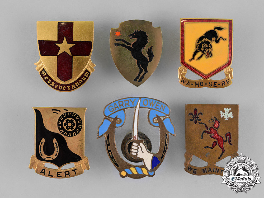 united_states._a_lot_of_twenty-_six_cavalry_and_artillery_regimental_insignia_badges_m18_9300