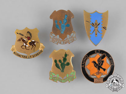 united_states._a_lot_of_twenty-_one_cavalry_insignia_badges_m18_9308