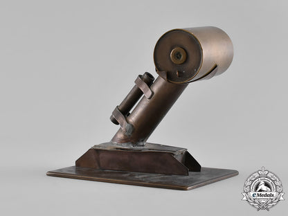 canada,_commonwealth._a_depth_charge_thrower_model_with_letter_m18_9520