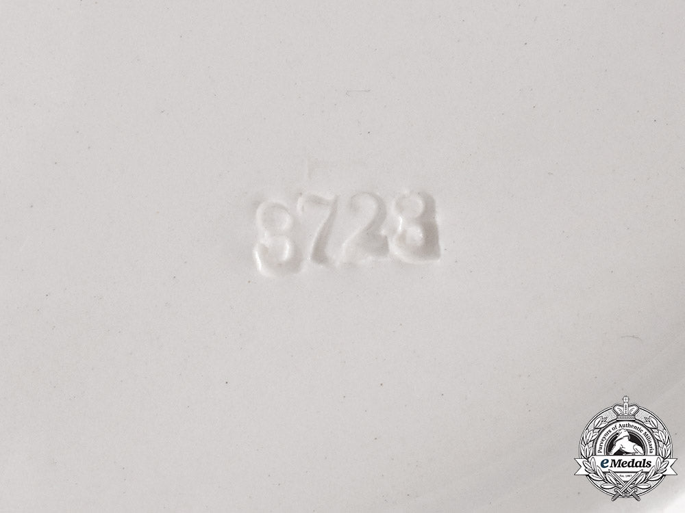 germany,_luftwaffe._a_schöngarten_military_airport_christmas_plate,1940_m18_9661