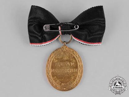 austria,_empire._an_order_of_the_knights_of_malta_gold_merit_medal,_c.1918,_with_wd_ribbon_m18_9888