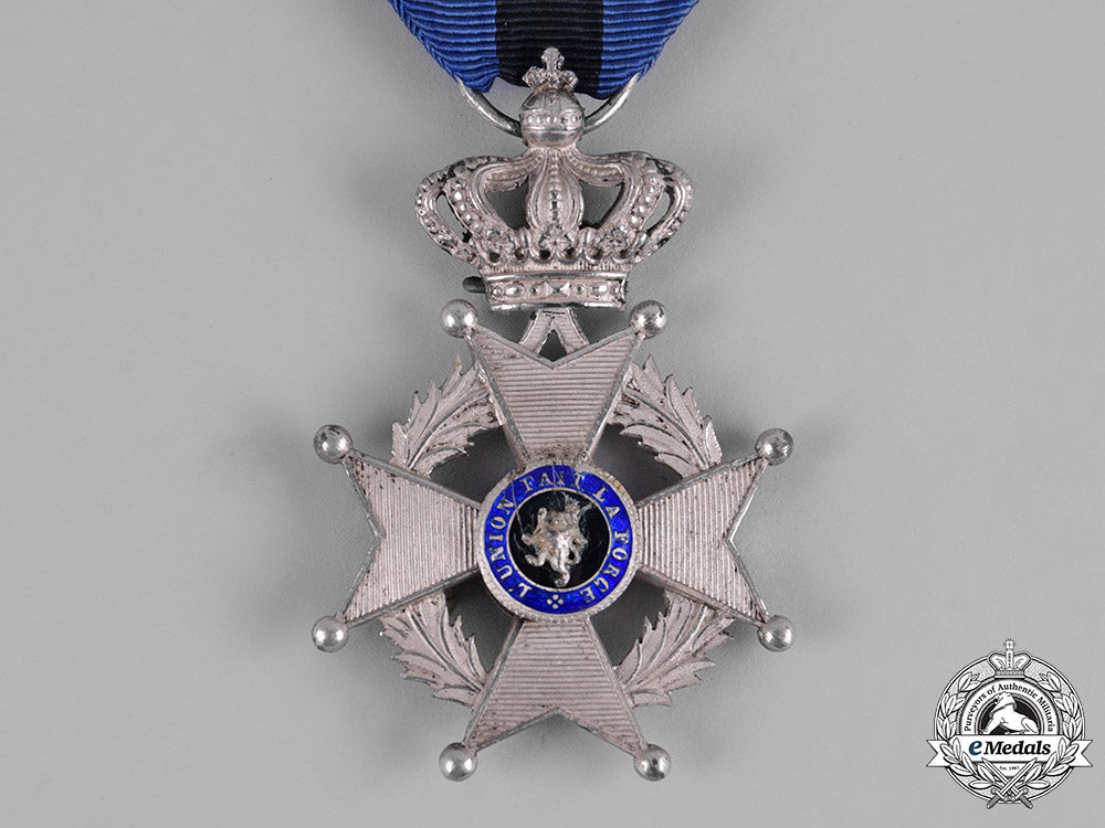 belgium,_kingdom._two_orders_of_leopold_ii,_iv_class_officer_and_v_class_knight_m19_0699