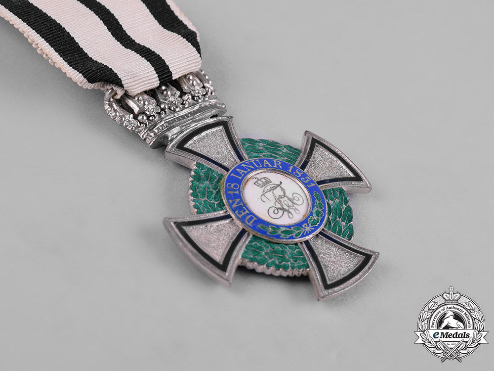 prussia,_kingdom._a_house_order_of_hohenzollern,_member’s_cross_with_crown,_by_wagner&_sohn,_c.1918_m19_0773