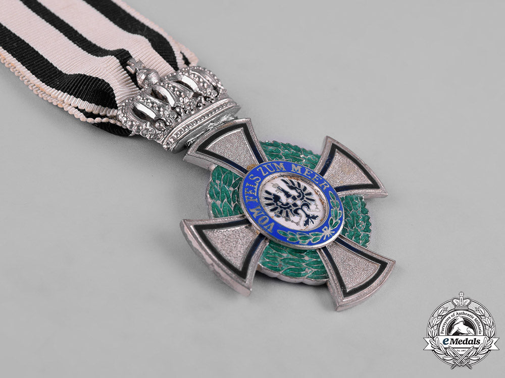 prussia,_kingdom._a_house_order_of_hohenzollern,_member’s_cross_with_crown,_by_wagner&_sohn,_c.1918_m19_0774