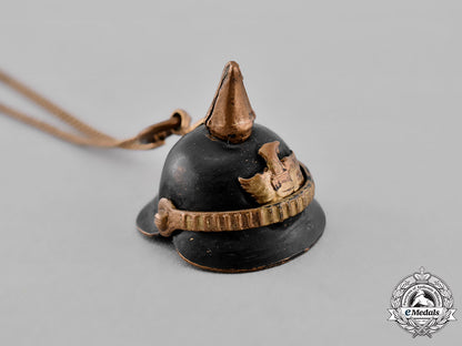 germany,_imperial._a_necklace_with_pickelhaube_charm_m19_0970
