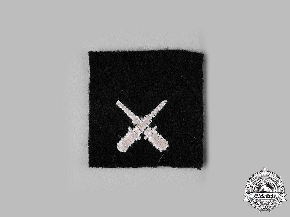 united_states._two_second_war_navy_insignia_m19_10071