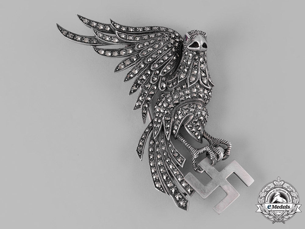 germany,_third_reich._a_silver_brooch_presented_to_anne_lindbergh_from_ah,1940_m19_10080