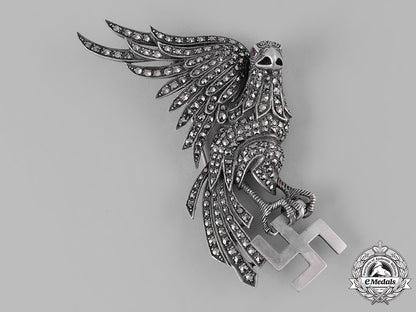 germany,_third_reich._a_silver_brooch_presented_to_anne_lindbergh_from_ah,1940_m19_10080