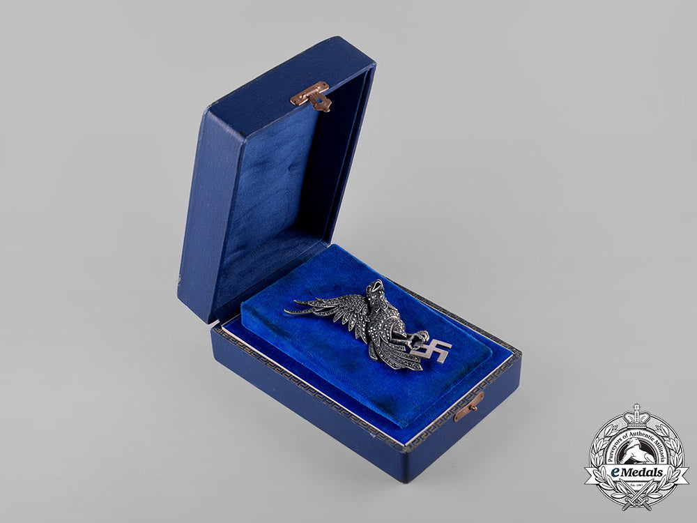 germany,_third_reich._a_silver_brooch_presented_to_anne_lindbergh_from_ah,1940_m19_10089
