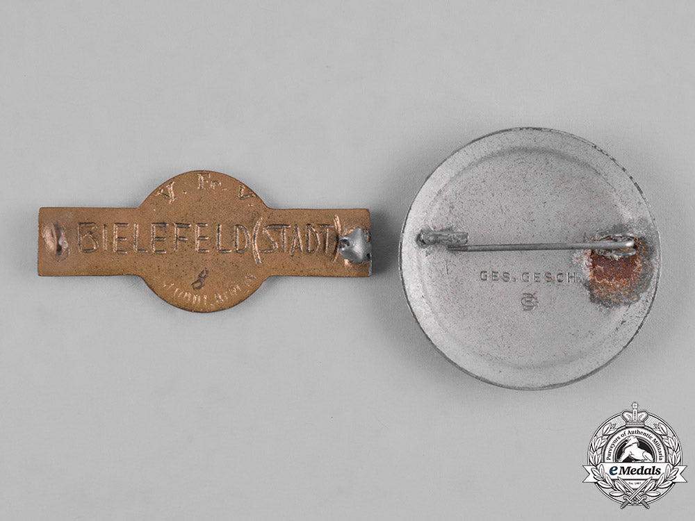 germany,_drk._a_pair_of_german_red_cross(_drk)_badges_m19_10182