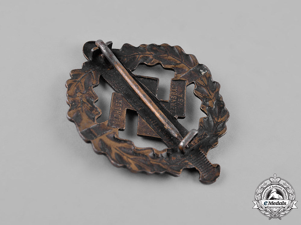 germany,_third_reich._a_pair_of_badges_m19_10237