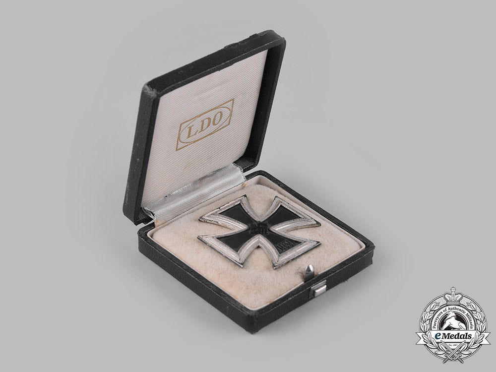germany,_wehrmacht._a1939_iron_cross_i_class_with_case,_by_wächtler&_lange,_dietrich_maerz_collection_m19_10807_1