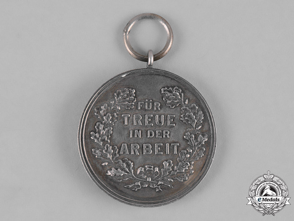 oldenburg,_grand_duchy._a_medal_for_faithful_labour,_c.1910_m19_11082