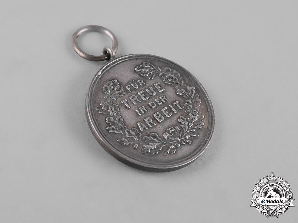 oldenburg,_grand_duchy._a_medal_for_faithful_labour,_c.1910_m19_11084