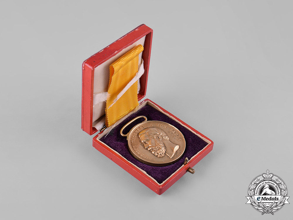 baden,_grand_duchy._a_golden_merit_medal,_with_case,_c.1875_m19_11115_1_1_1_1_1