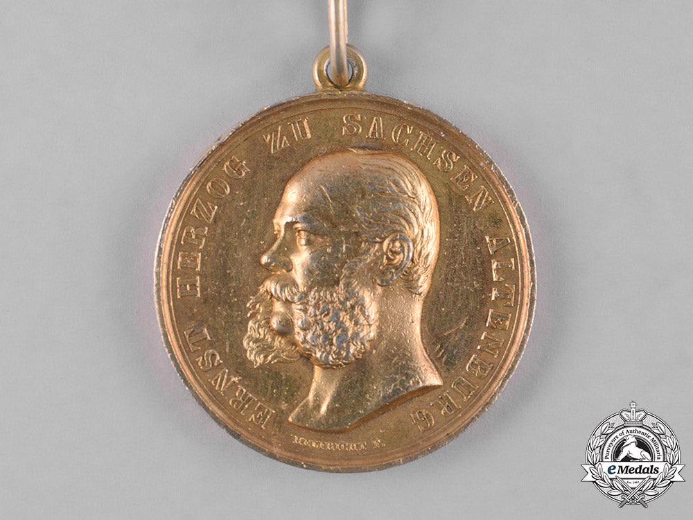 saxe-_altenburg,_duchy._a_medal_for_art_and_science,_gold_grade,_by_f._helfricht_m19_11202