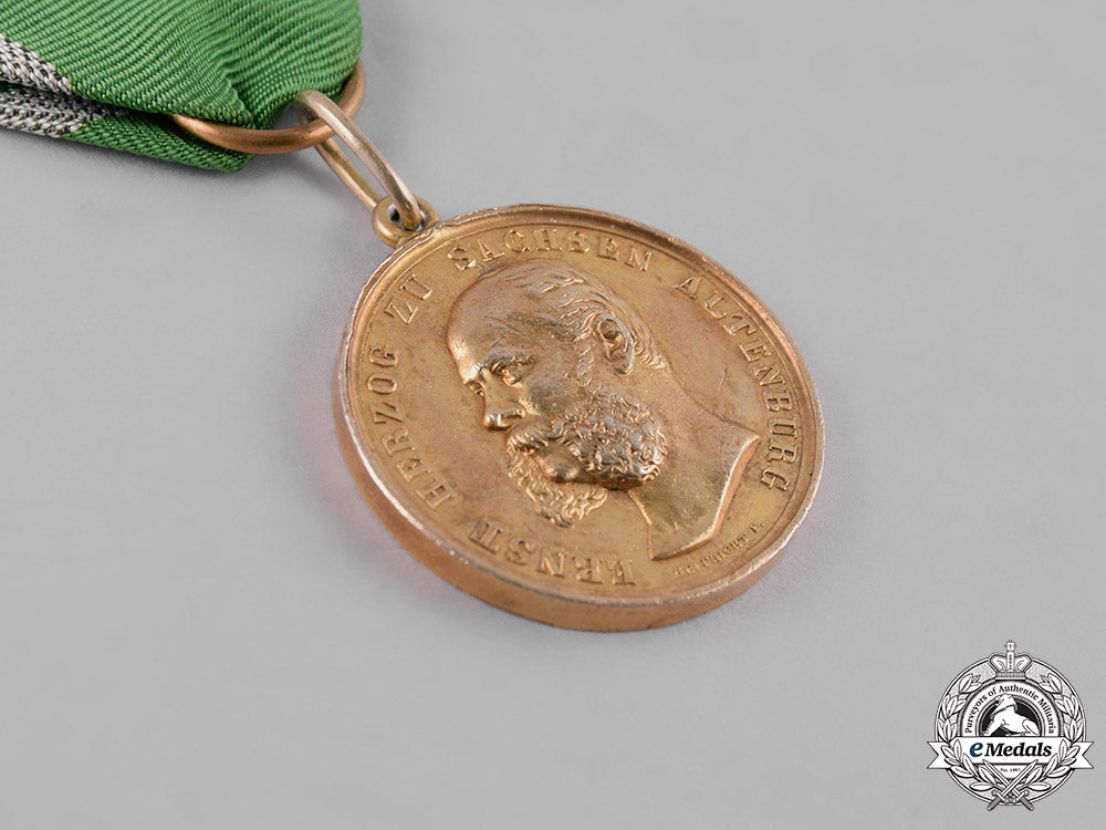 saxe-_altenburg,_duchy._a_medal_for_art_and_science,_gold_grade,_by_f._helfricht_m19_11204