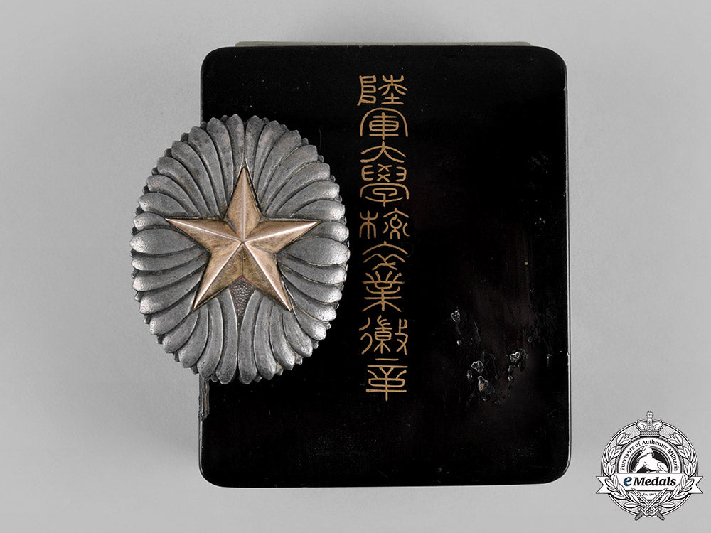 japan,_empire._an_imperial_army_staff_college_graduate_badge_with_gold_m19_1142