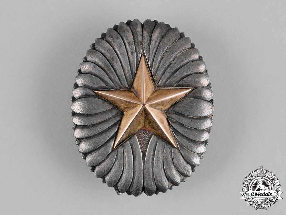 japan,_empire._an_imperial_army_staff_college_graduate_badge_with_gold_m19_1143