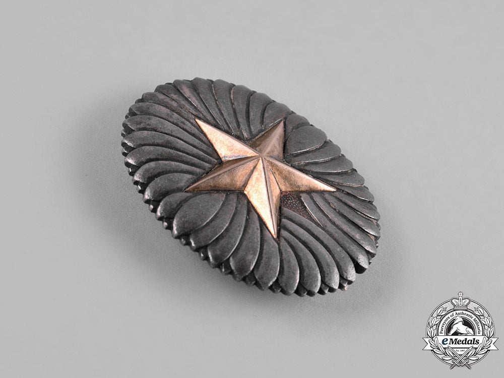 japan,_empire._an_imperial_army_staff_college_graduate_badge_with_gold_m19_1145
