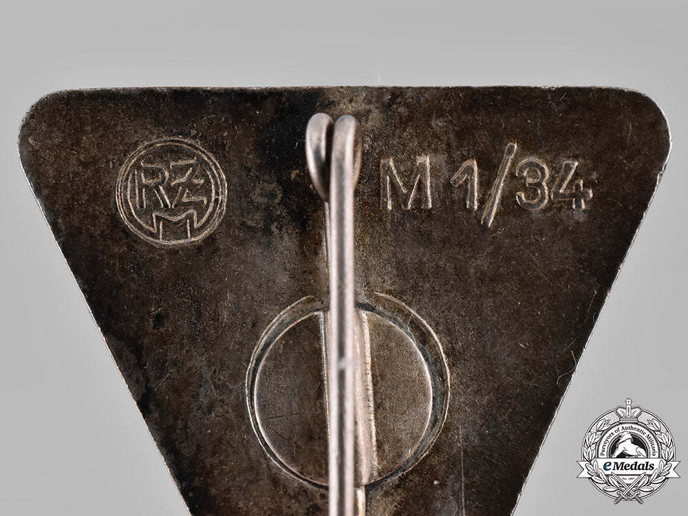 germany,_ns-_frauenschaft._a_pair_of_national_socialist_women’s_league(_ns-_frauenschaft)_membership_badges_m19_11453